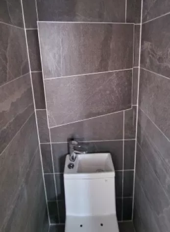 Revizní dvířka pod obklad / NEVIDITELNÁ