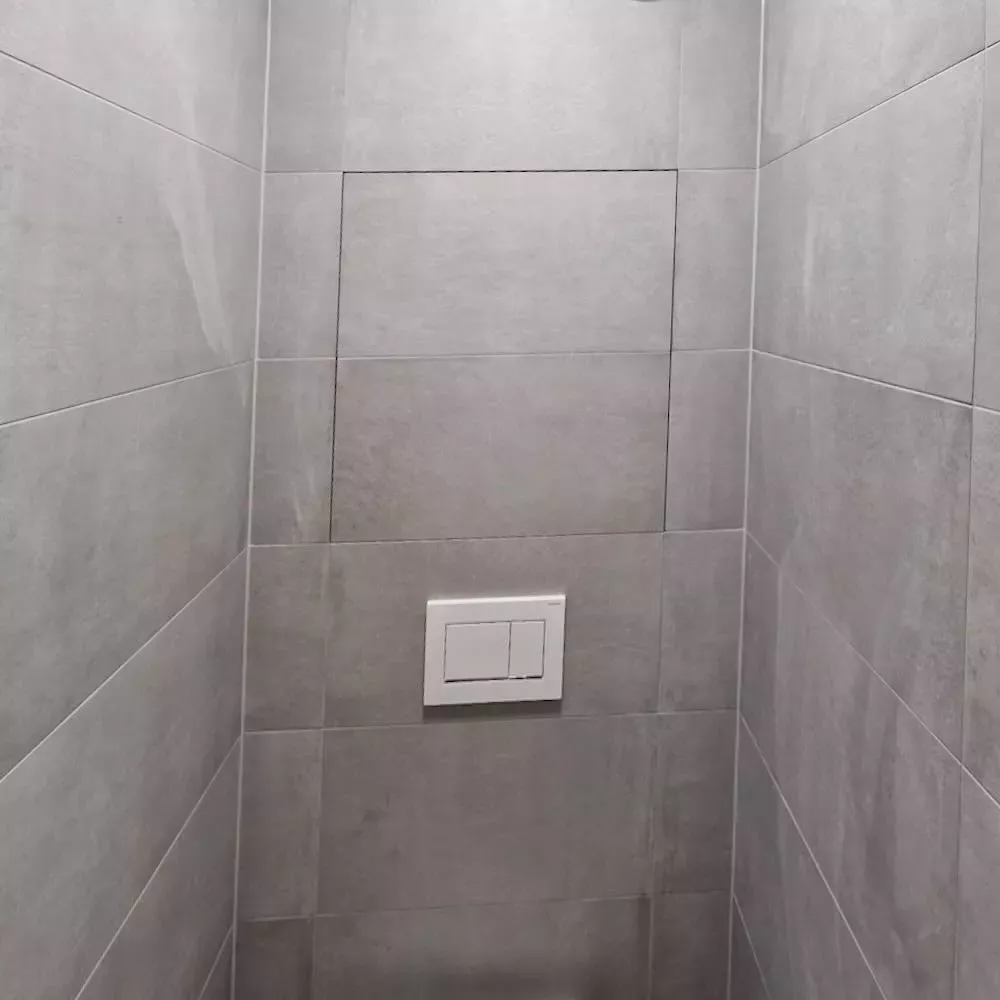 Voděodolná revizní dvířka pod obklad 200x200